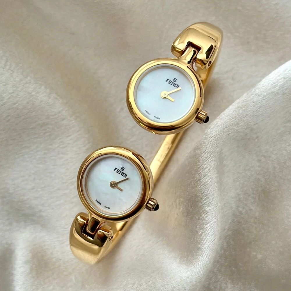 Authentic Fendi 1925 Double Dial Mother-of-Pearl Cuff
Watch Rare - Picture 5 of 10
